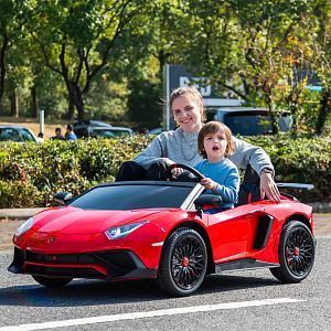 Детский двухместный электромобиль LAMBORGHINI AVENTADOR SV STRONG (24V): мощность 200W, 16 км/ч, 24V 14A, кожа - КРАСНЫЙ (PA.A8803.STRONG.CR)