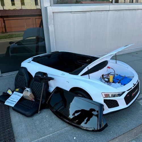 Детский электромобиль AUDI R8 Spyder PA.A3000.BIA AUDI белый  фото 7