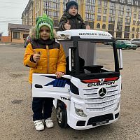 Фото анонса детский электромобиль грузовик mercedes actros m 4208 eblr-1: 12v 10a, 7 км/ч, eva, кожа, 2.4g - белый от интернет магазина Raspashonka.ua